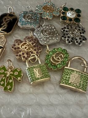 12pc Designer fashion gg charm zipper pull button